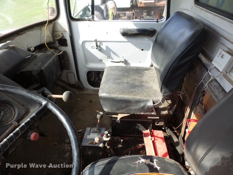 image for item L4440 1985 Ford 8000 dump truck