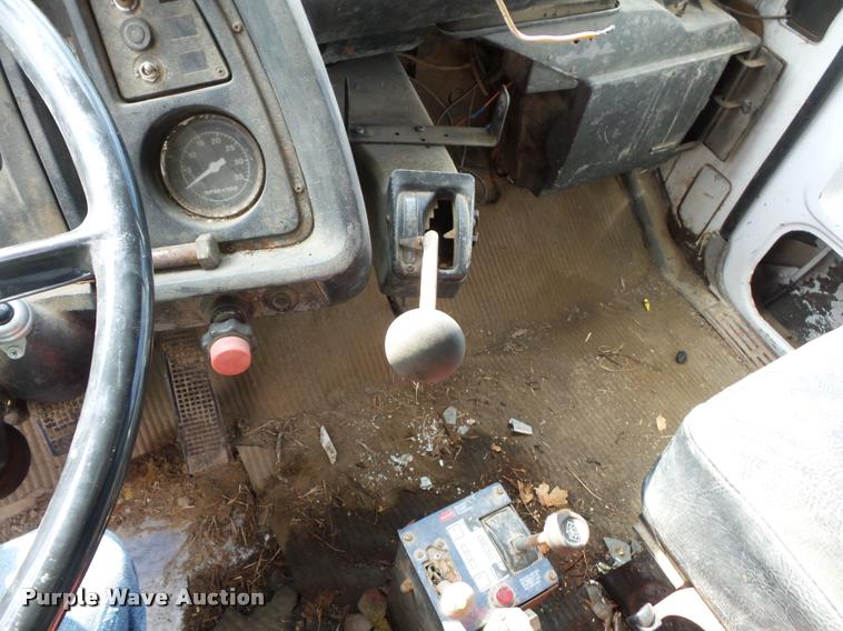 image for item L4440 1985 Ford 8000 dump truck