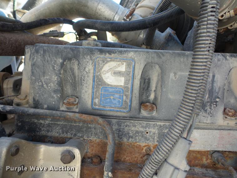 image for item L4441 1993 Ford L9000 truck cab and chassis