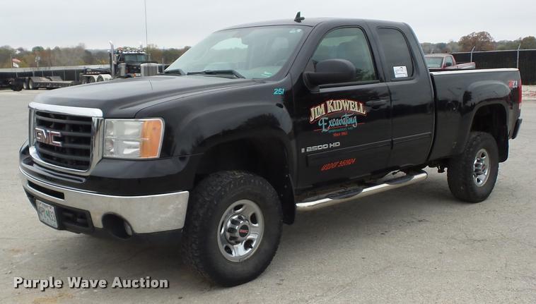 image for item L4452 2008 GMC Sierra 2500HD Ext. Cab pickup truck