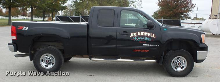image for item L4452 2008 GMC Sierra 2500HD Ext. Cab pickup truck
