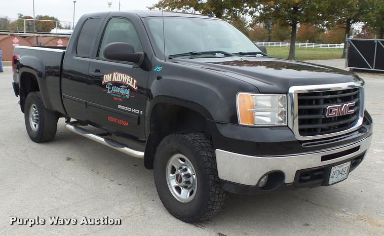image for item L4452 2008 GMC Sierra 2500HD Ext. Cab pickup truck