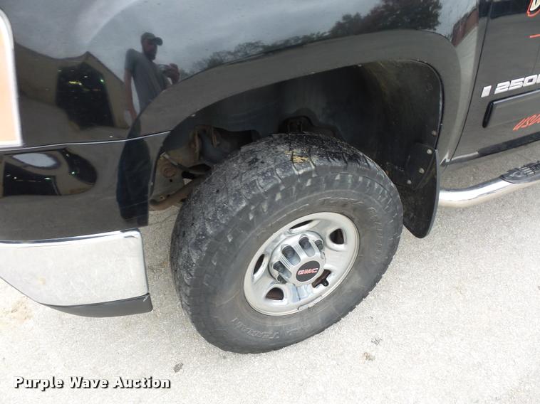 image for item L4452 2008 GMC Sierra 2500HD Ext. Cab pickup truck