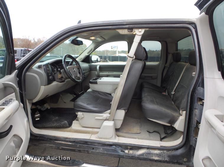 image for item L4452 2008 GMC Sierra 2500HD Ext. Cab pickup truck