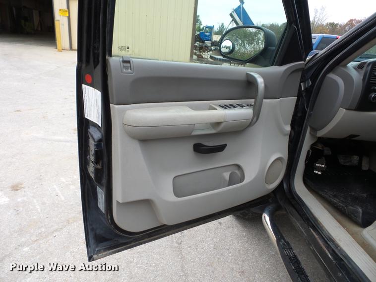 image for item L4452 2008 GMC Sierra 2500HD Ext. Cab pickup truck