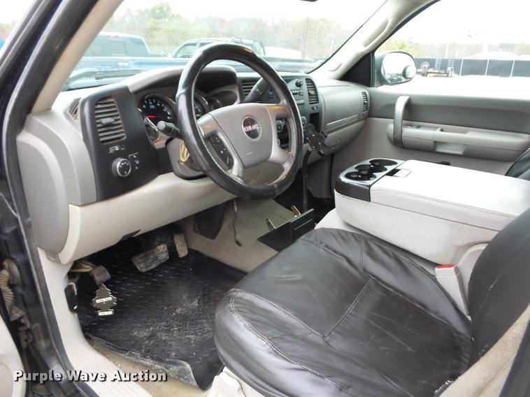 image for item L4452 2008 GMC Sierra 2500HD Ext. Cab pickup truck