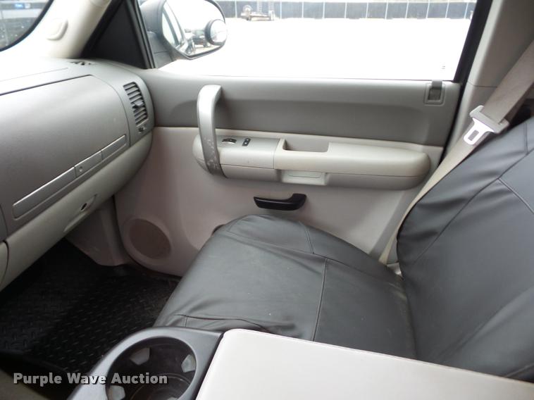 image for item L4452 2008 GMC Sierra 2500HD Ext. Cab pickup truck