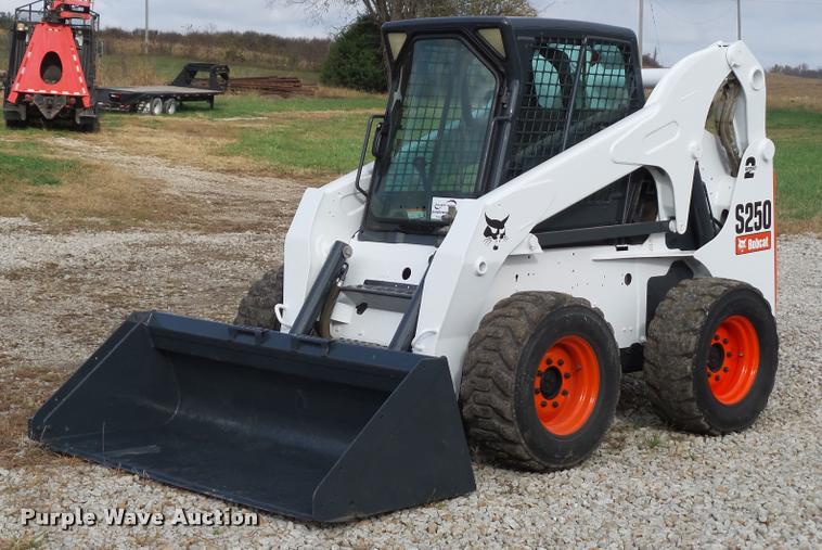 image for item L4453 2005 Bobcat S250 skid steer