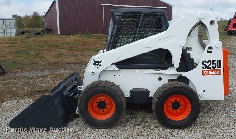 image for item L4453 2005 Bobcat S250 skid steer
