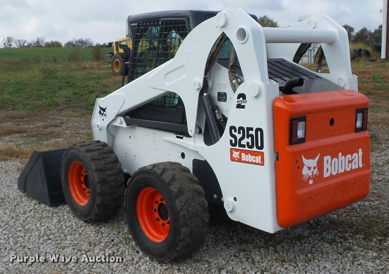 image for item L4453 2005 Bobcat S250 skid steer