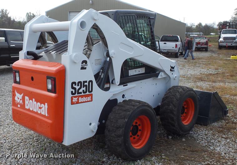 image for item L4453 2005 Bobcat S250 skid steer