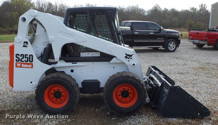 image for item L4453 2005 Bobcat S250 skid steer