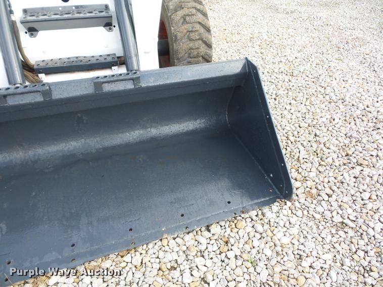 image for item L4453 2005 Bobcat S250 skid steer
