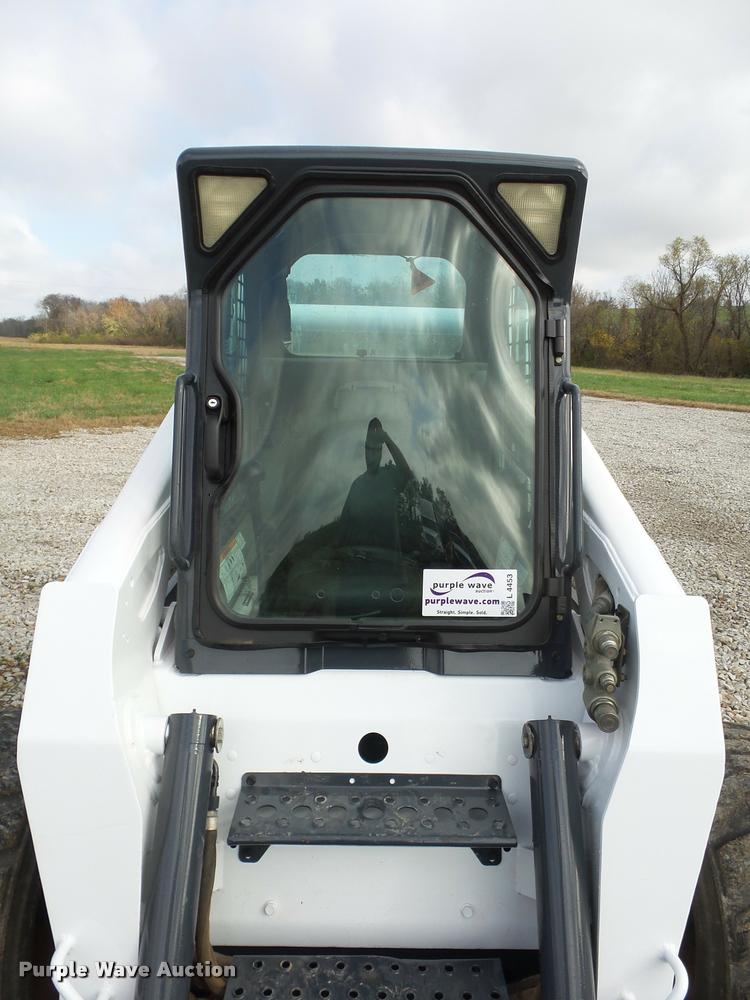 image for item L4453 2005 Bobcat S250 skid steer