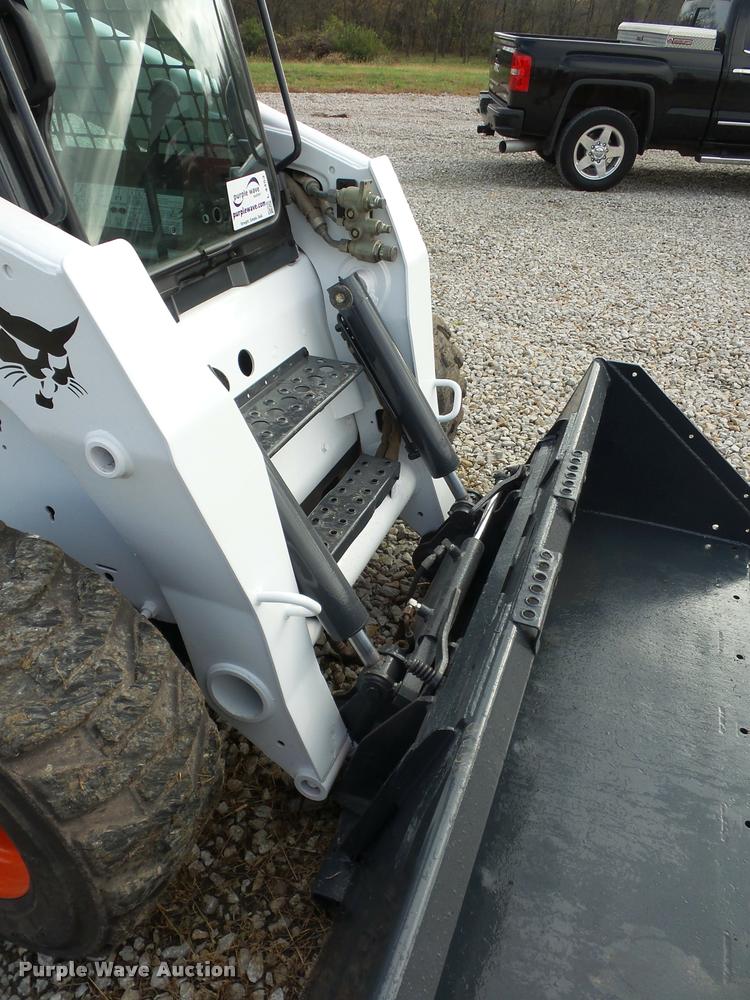 image for item L4453 2005 Bobcat S250 skid steer