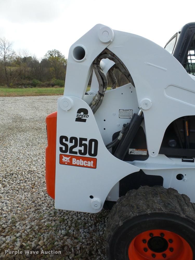 image for item L4453 2005 Bobcat S250 skid steer