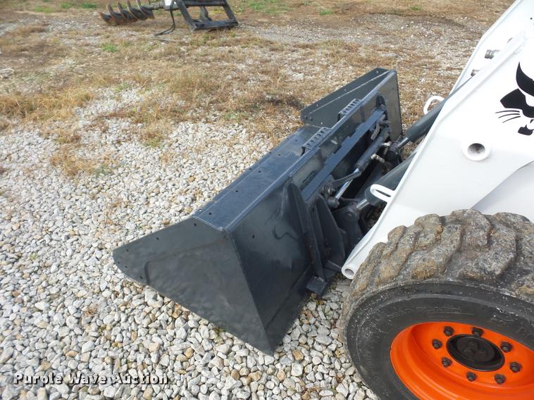 image for item L4453 2005 Bobcat S250 skid steer