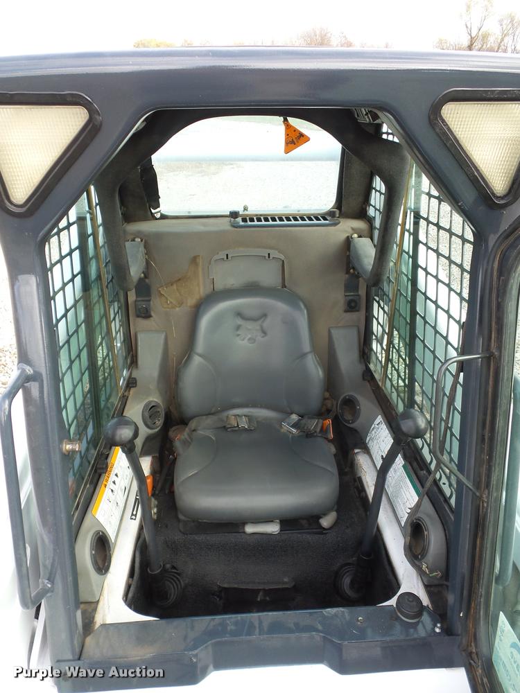 image for item L4453 2005 Bobcat S250 skid steer