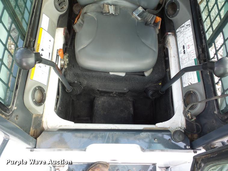 image for item L4453 2005 Bobcat S250 skid steer