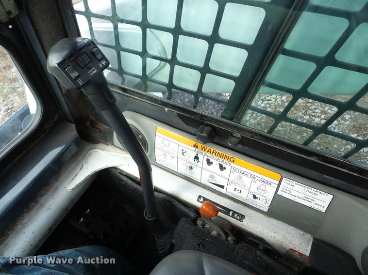 image for item L4453 2005 Bobcat S250 skid steer