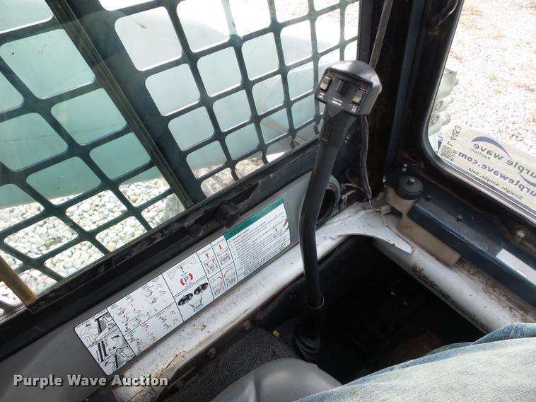 image for item L4453 2005 Bobcat S250 skid steer