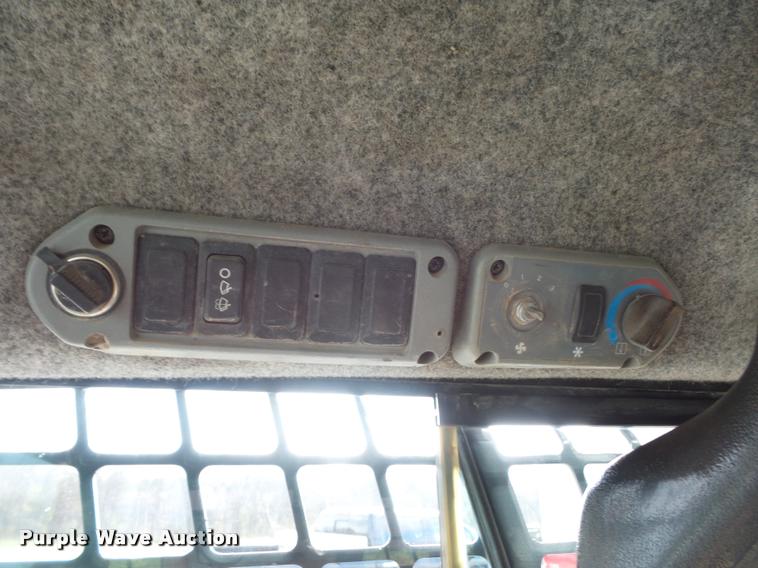 image for item L4453 2005 Bobcat S250 skid steer