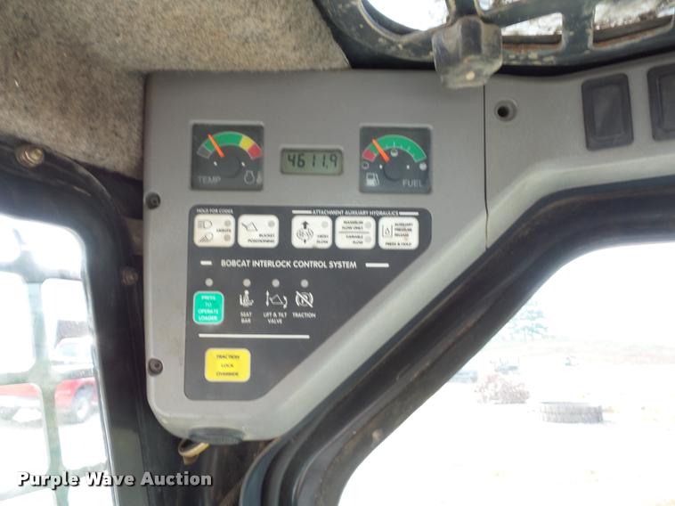 image for item L4453 2005 Bobcat S250 skid steer
