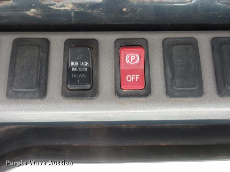 image for item L4453 2005 Bobcat S250 skid steer