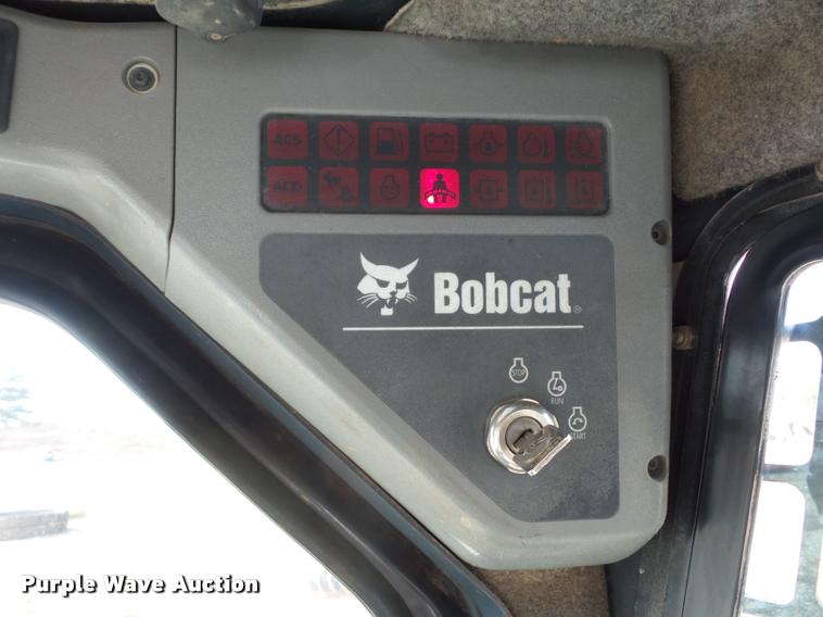 image for item L4453 2005 Bobcat S250 skid steer