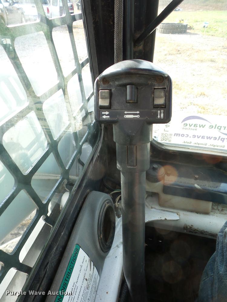 image for item L4453 2005 Bobcat S250 skid steer