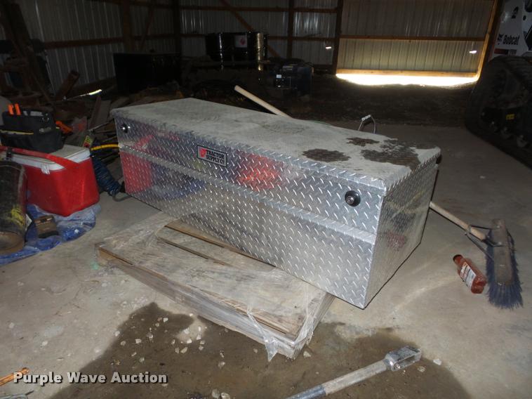 image for item L4457 Tractor Supply toolbox