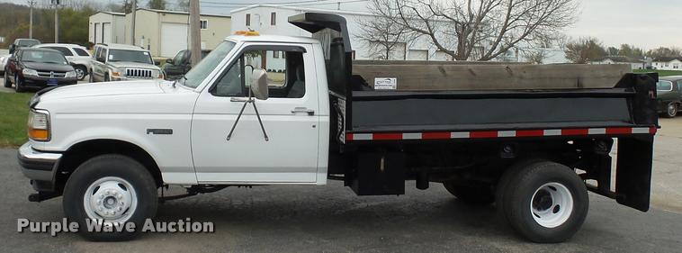 image for item L4458 1997 Ford F450 Super Duty dump truck