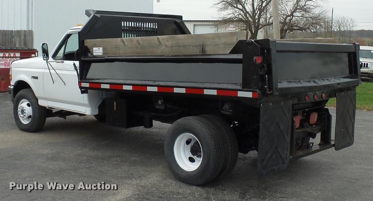 image for item L4458 1997 Ford F450 Super Duty dump truck