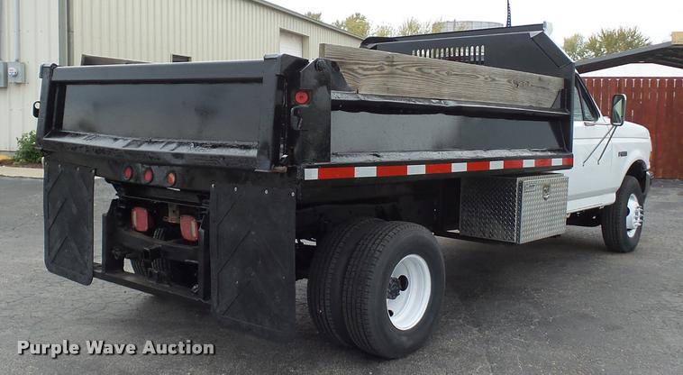 image for item L4458 1997 Ford F450 Super Duty dump truck