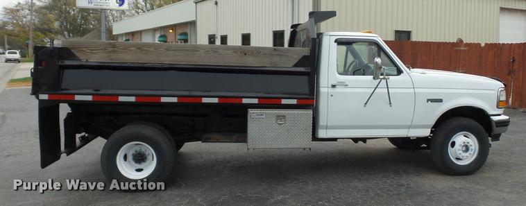 image for item L4458 1997 Ford F450 Super Duty dump truck