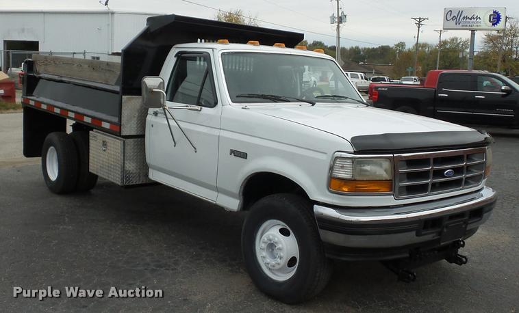 image for item L4458 1997 Ford F450 Super Duty dump truck
