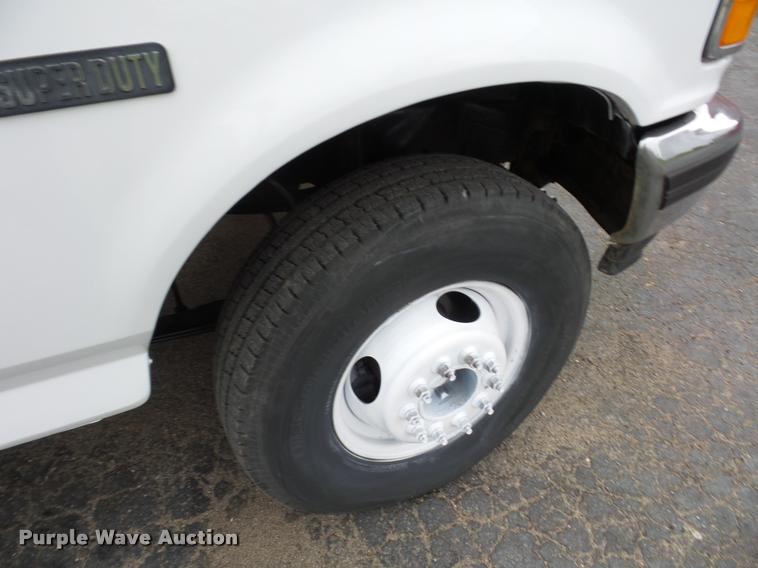 image for item L4458 1997 Ford F450 Super Duty dump truck
