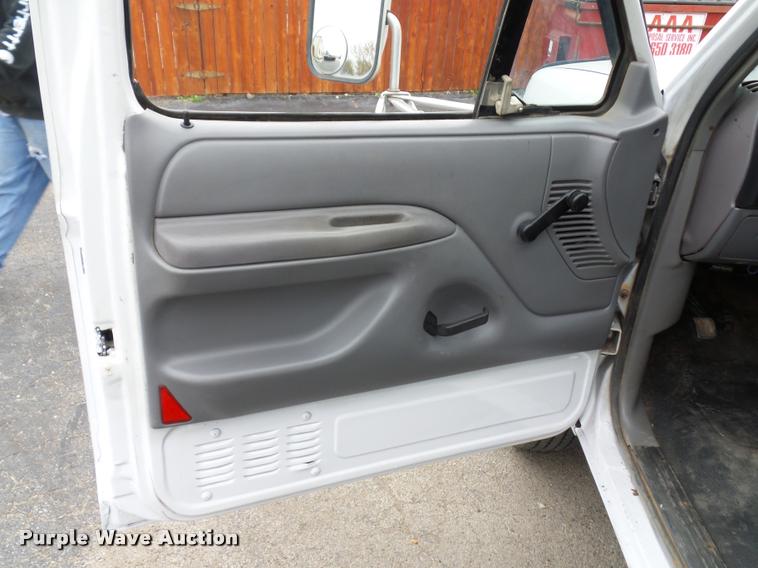 image for item L4458 1997 Ford F450 Super Duty dump truck