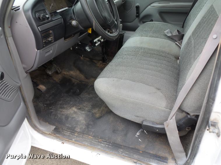 image for item L4458 1997 Ford F450 Super Duty dump truck