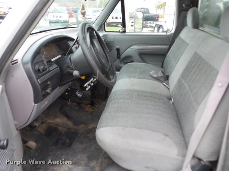 image for item L4458 1997 Ford F450 Super Duty dump truck