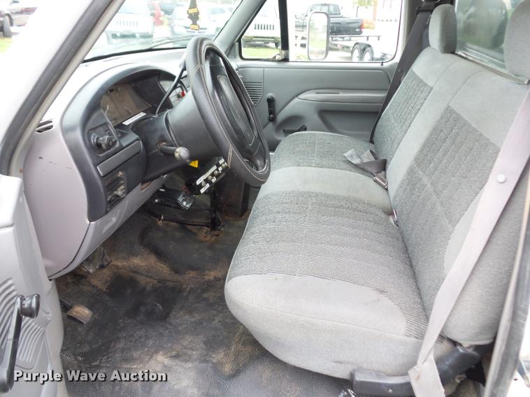 image for item L4458 1997 Ford F450 Super Duty dump truck