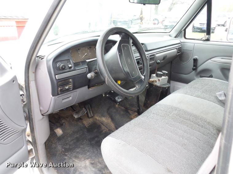 image for item L4458 1997 Ford F450 Super Duty dump truck