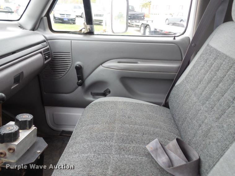 image for item L4458 1997 Ford F450 Super Duty dump truck