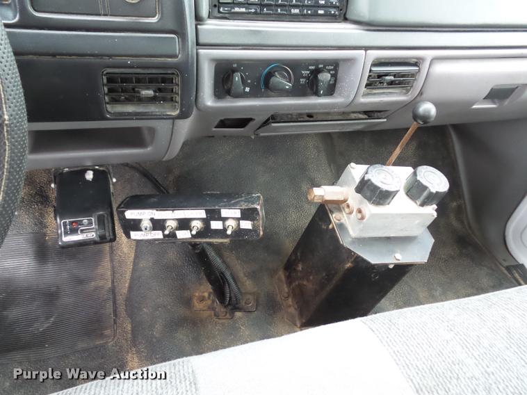 image for item L4458 1997 Ford F450 Super Duty dump truck