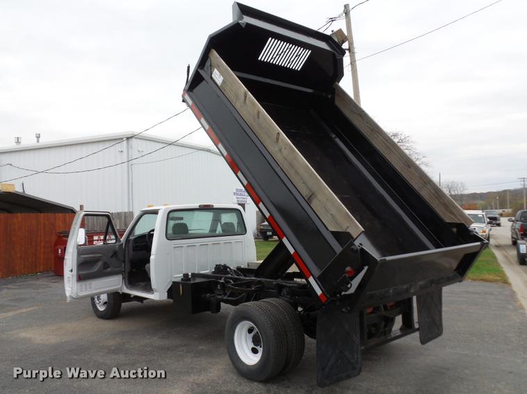image for item L4458 1997 Ford F450 Super Duty dump truck