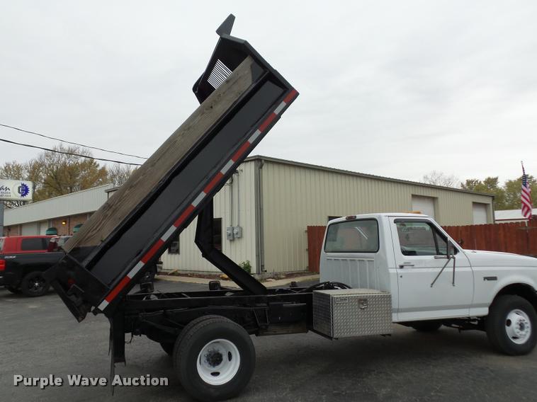 image for item L4458 1997 Ford F450 Super Duty dump truck