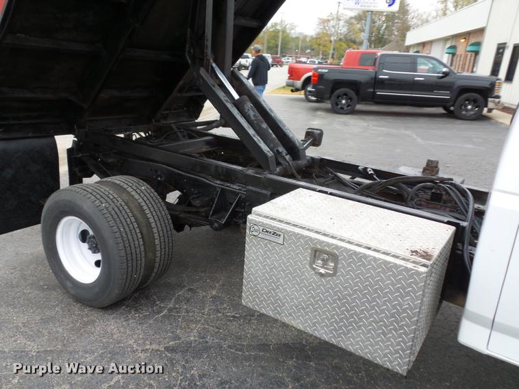 image for item L4458 1997 Ford F450 Super Duty dump truck