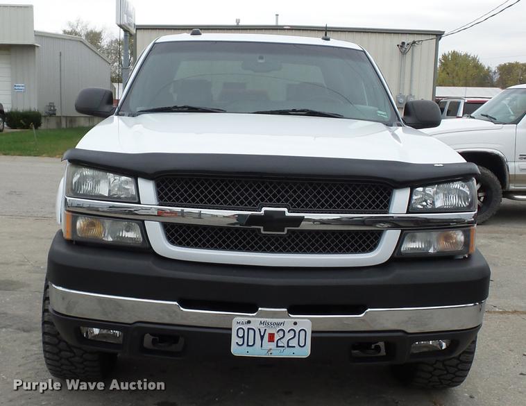image for item L4459 2004 Chevrolet Silverado 2500HD Crew Cab pickup truck