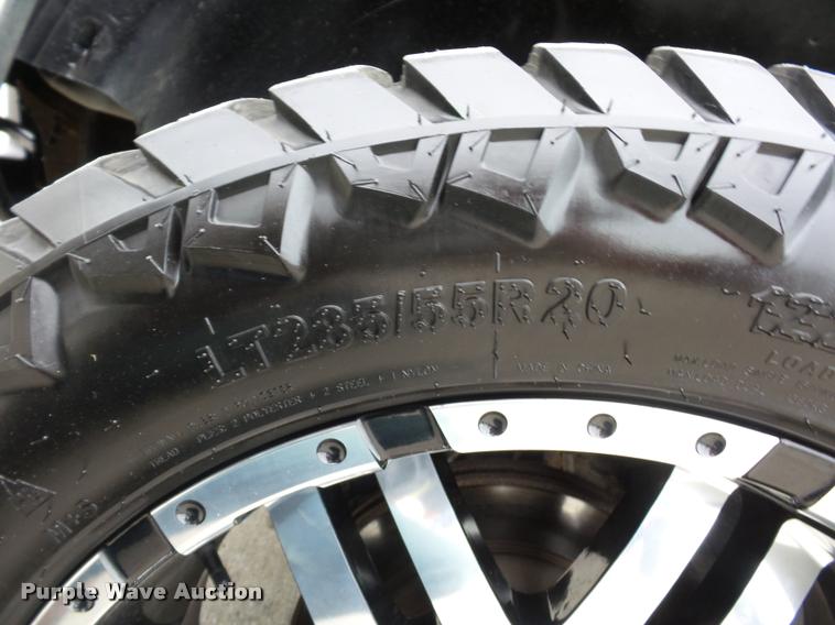 image for item L4459 2004 Chevrolet Silverado 2500HD Crew Cab pickup truck