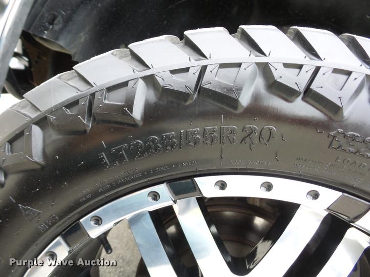 image for item L4459 2004 Chevrolet Silverado 2500HD Crew Cab pickup truck